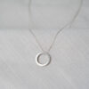 Schlichte Halskette, silber, hochwertiger Schmuck, nachhaltiger Schmuck